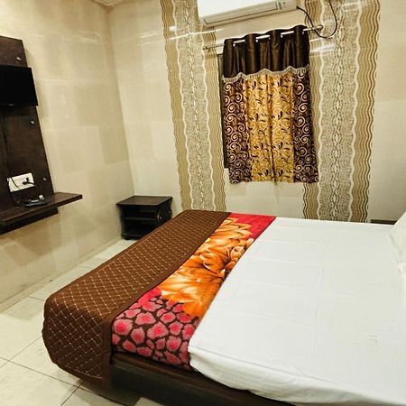 Hotel Shree Nath - 200 Meters From Dwarkadhish Temple Екстериор снимка