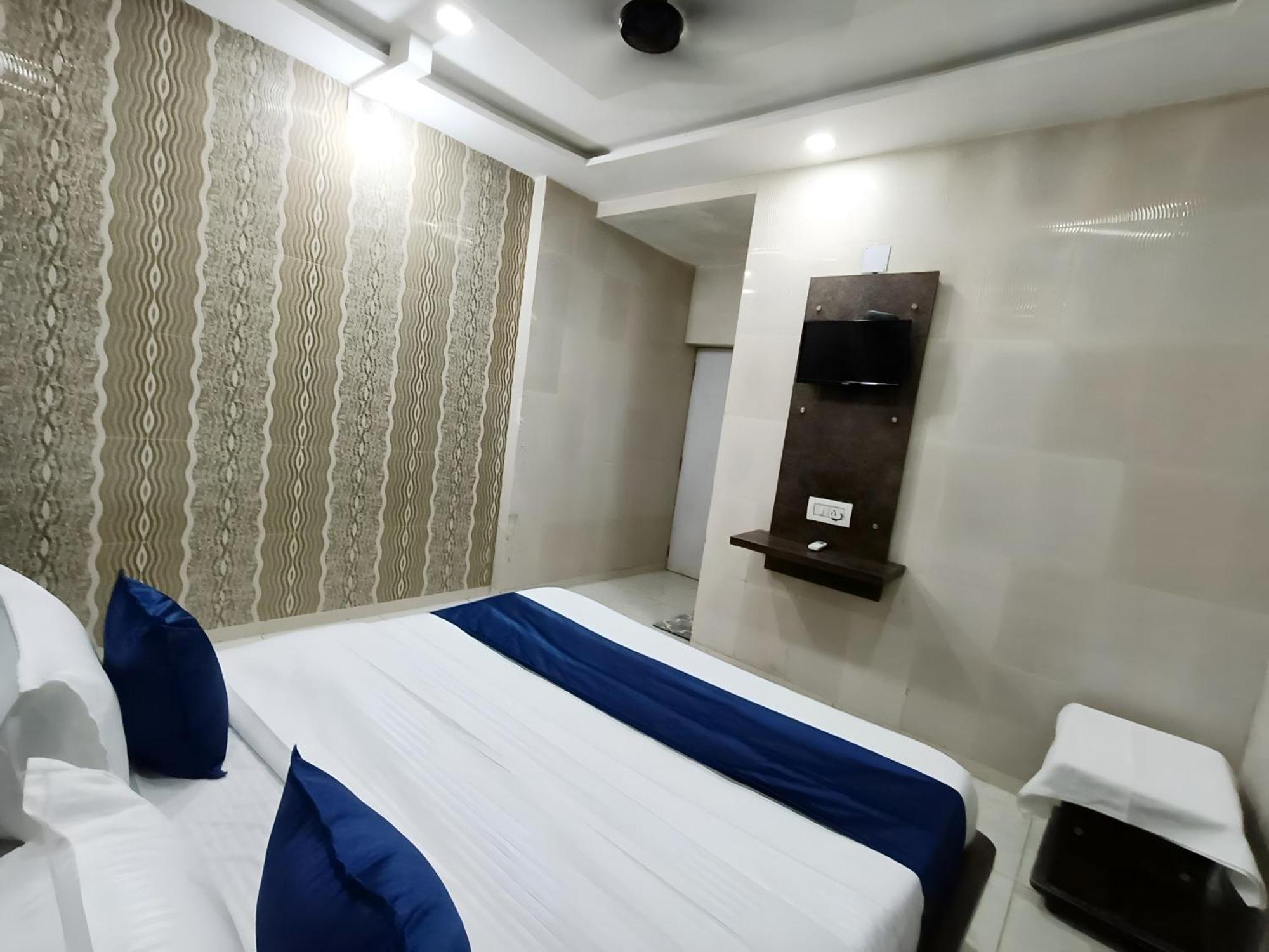 Hotel Shree Nath - 200 Meters From Dwarkadhish Temple Екстериор снимка