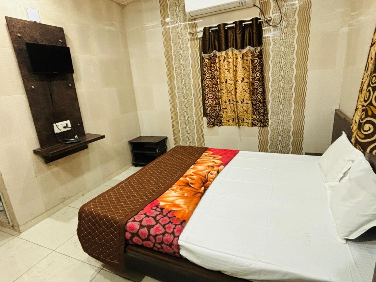 Hotel Shree Nath - 200 Meters From Dwarkadhish Temple Екстериор снимка